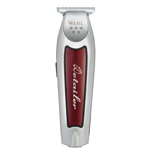 Wygodna, obciążona stacja ładująca dołączona do modelu trymer do włosów WAHL Detailer Cordless.