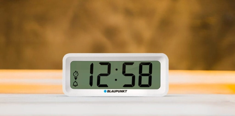 Wielofunkcyjny zegarek Blaupunkt CL04WH odliczający czas jako praktyczny timer.