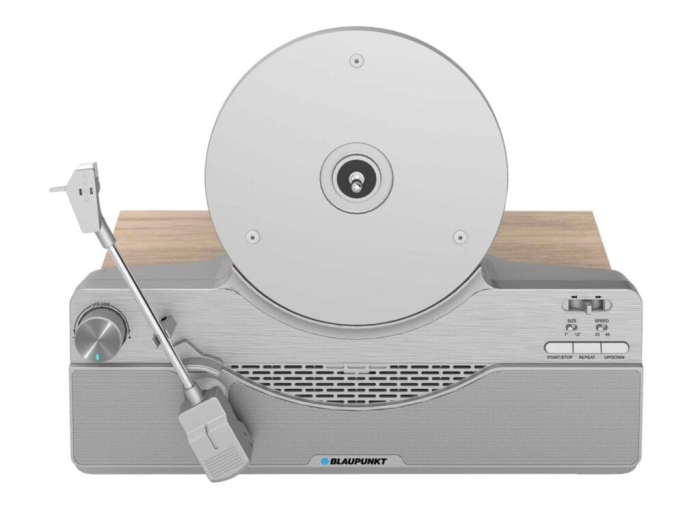 Precyzyjne ramię z wkładką gramofonową Audio-Technica AT3600L w modelu Blaupunkt VT100SL.