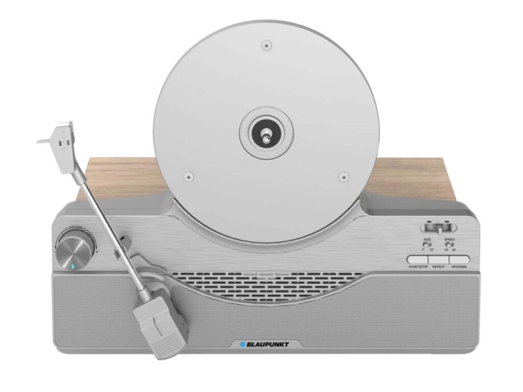 Precyzyjne ramię z wkładką gramofonową Audio-Technica AT3600L w modelu Blaupunkt VT100SL.