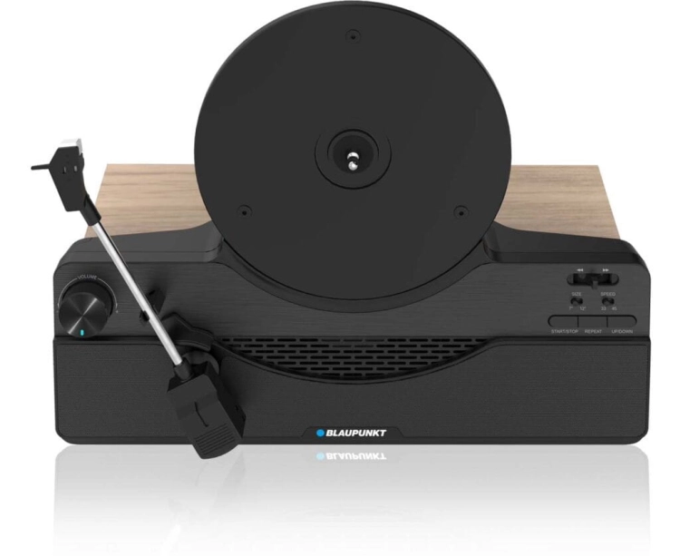 Precyzyjne ramię z wkładką gramofonową Audio-Technica AT3600L w modelu Blaupunkt VT100BK.