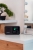 Radio Blaupunkt DR8BK jako elegancki element wyposażenia salonu lub sypialni.