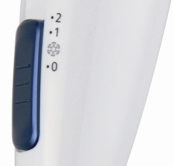 Złożona, kompaktowa suszarka Blaupunkt HDD301BL, idealna do torby podróżnej.