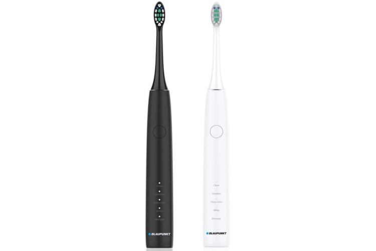 Zestaw dwóch nowoczesnych szczoteczek sonicznych Blaupunkt DTS201SET w kontrastujących, eleganckich kolorach.