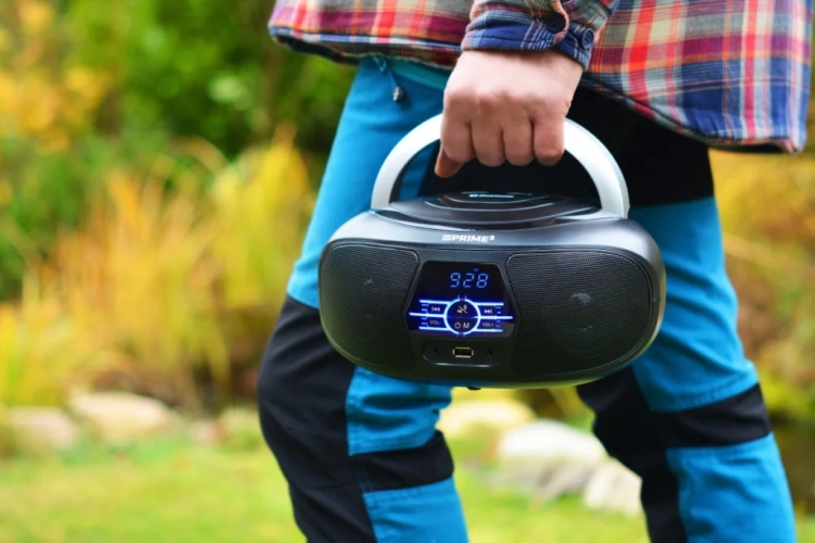 Bezprzewodowe przesyłanie muzyki ze smartfona do boomboxa PRIME3 ABB11BT Nano.