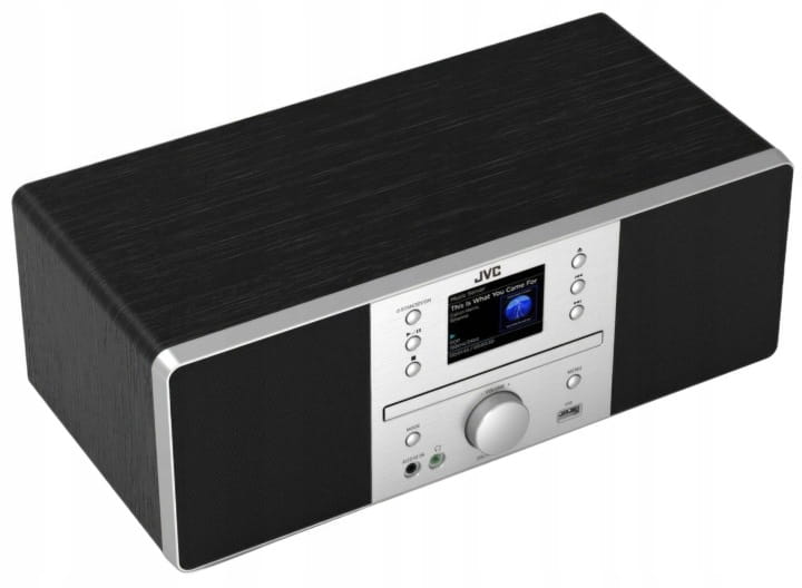 Kolorowy wyświetlacz LCD i intuicyjny panel sterowania w odtwarzaczu audio JVC.