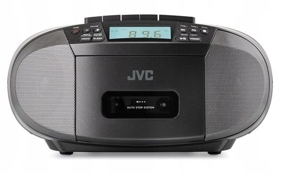 Czytelny wyświetlacz LCD i port USB w nowoczesnym modelu JVC RC-E444B.