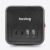 Wygodne porty USB do bezpośredniego ładowania smartfonów we frontowym panelu Huslog HUS1004.