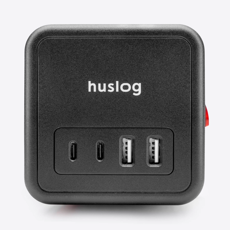 Wygodne porty USB do bezpośredniego ładowania smartfonów we frontowym panelu Huslog HUS1004.