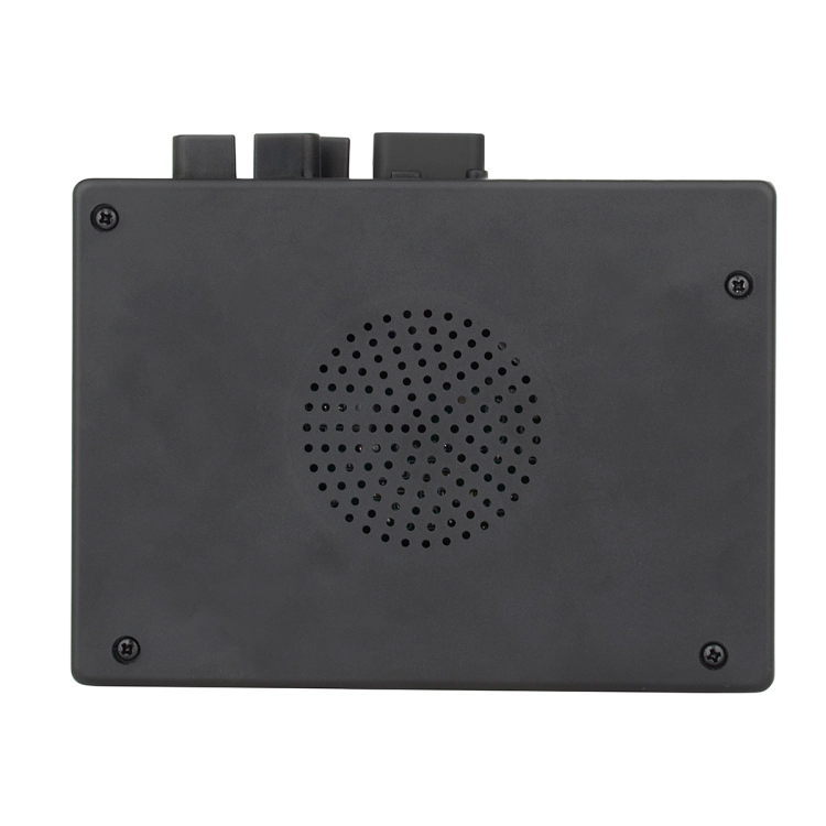Słuchanie analogowych kaset w plenerze dzięki kompaktowemu urządzeniu AKAI Pocket Tape.