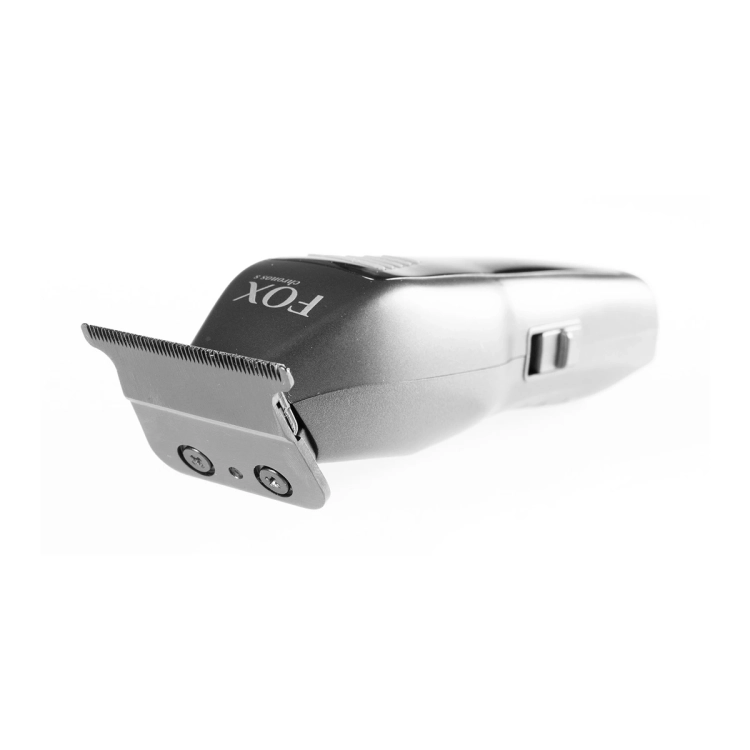 Nowoczesny i uniwersalny port ładowania USB w profesjonalnym trymerze Fox Chronos S.