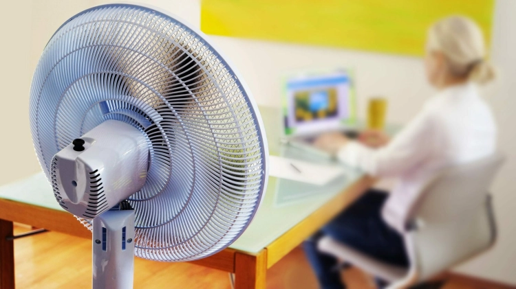 Teleskopowa rura umożliwiająca regulację wysokości do 135 cm w Blaupunkt ASF701 z Yago24.pl.