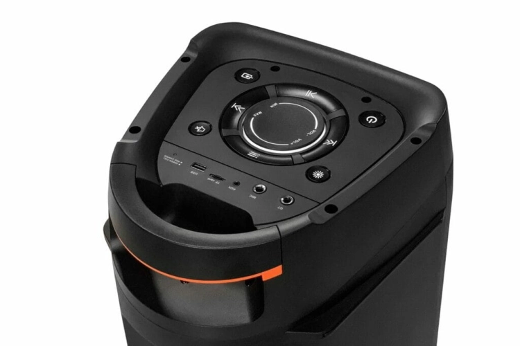 Osiem trybów kolorowego oświetlenia Disco LED urozmaicających pracę urządzenia Blaupunkt PB06DB.