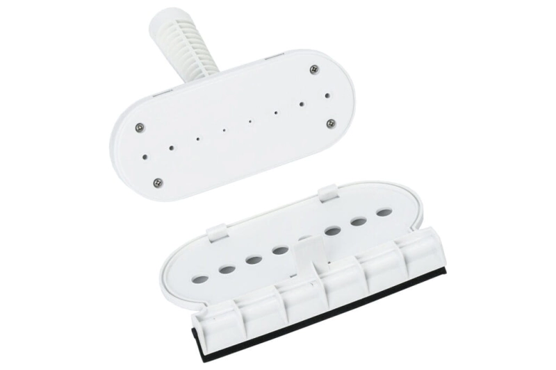 Ruchoma głowica czyszcząca z założoną nakładką z mikrofibry w modelu Blaupunkt STM601.
