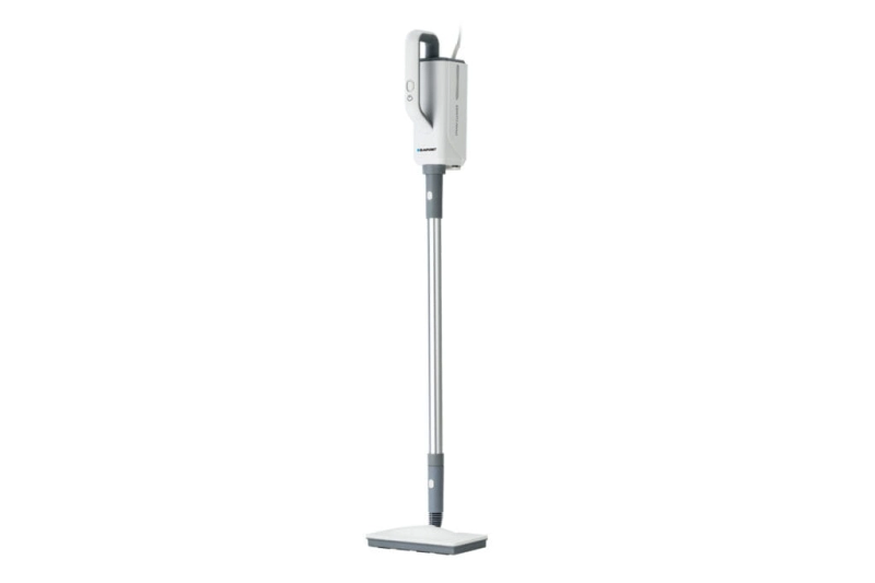 Lekka, ergonomiczna konstrukcja ułatwiająca przechowywanie mopa Blaupunkt STM601 w szafie.
