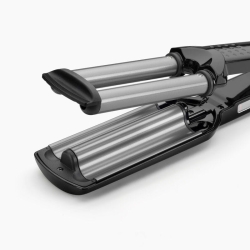 Elementy grzewcze umożliwiające tworzenie głębokich fal 3D w modelu BaByliss PRO BAB2369TTE.