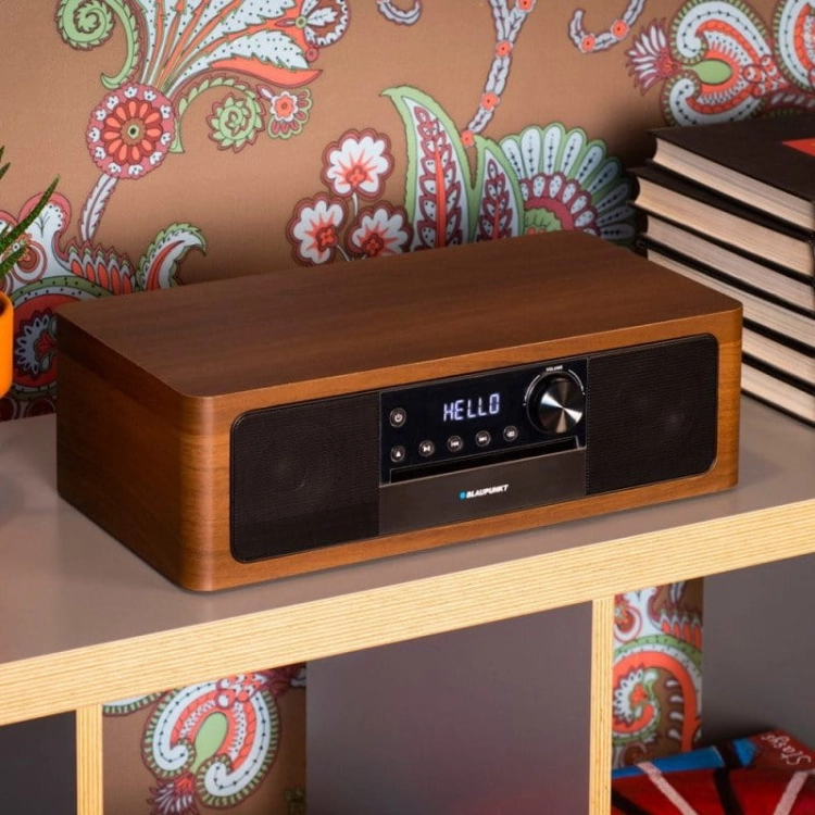 Intuicyjny pilot zdalnego sterowania dołączony do zestawu audio Blaupunkt MS22BT z Yago 24.pl.