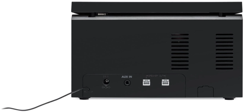 Zewnętrzne głośniki stereofoniczne zestawu JVC UX-E225B generujące moc 30 W.