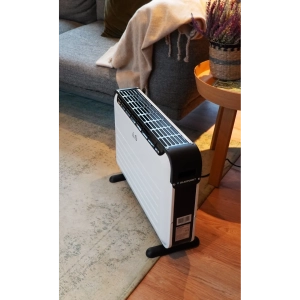 Przełączniki 3-stopniowej regulacji mocy grzewczej oraz ergonomiczne pokrętło termostatu.