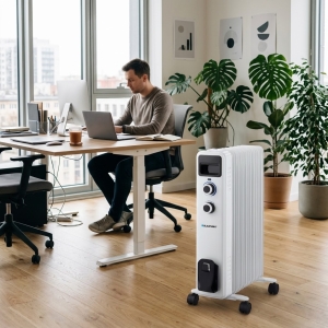 Analogowe pokrętło termostatu z przełącznikami trzech poziomów mocy grzewczej i diodą kontrolną.