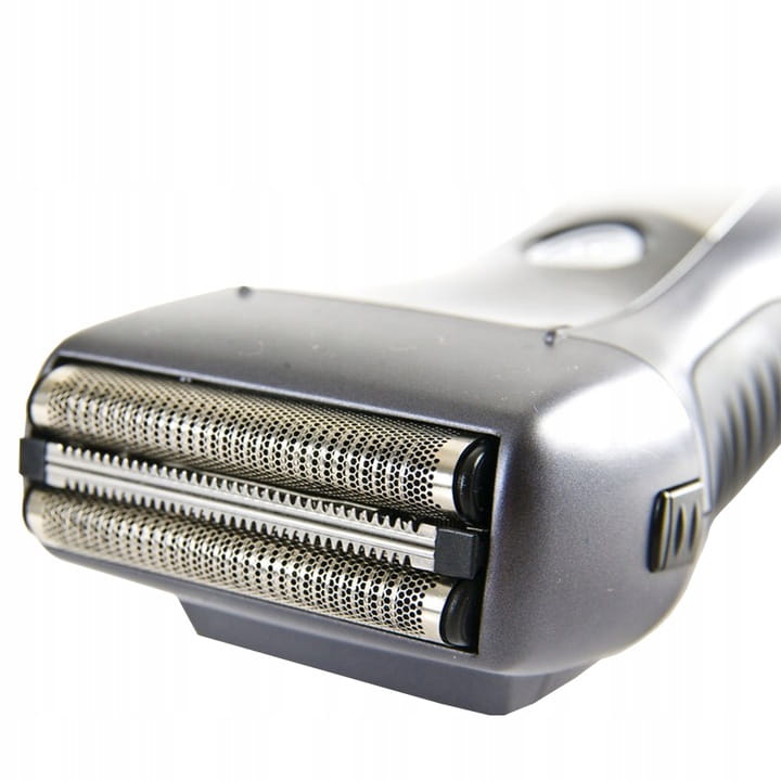 Niezawodny sprzęt barberski gotowy do pracy w salonie, czyli golarka foliowa FOX Barber Expert Shaver No.1.